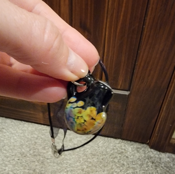 Handmade Glass Diffuser necklace - Picture 4 of 11